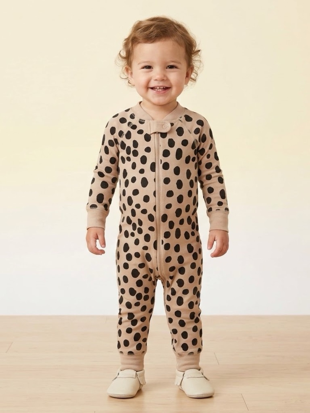 🎉 (18-24m) Hanna Andersson Beige and Black Polka Dot Zip Footie